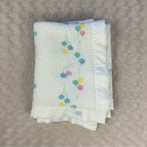 Vintage Baby Morgan White Pastel Balloons Blanket Waffle Weave Acrylic USA Made - Picture 1 of 16